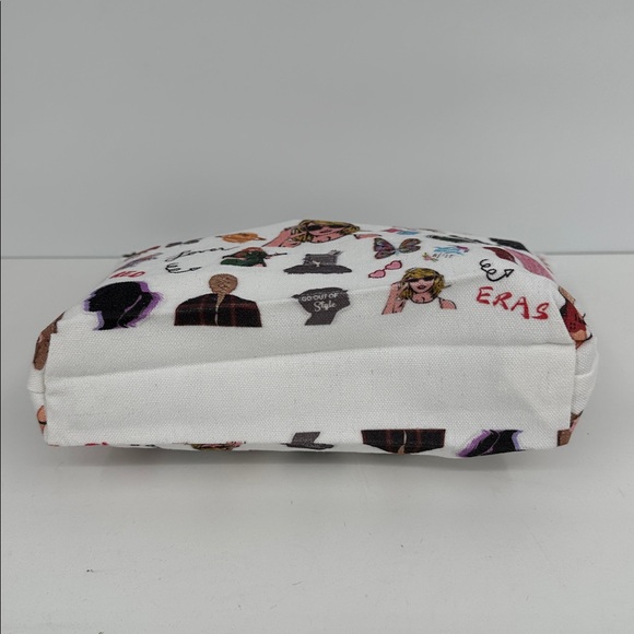 NWT Taylor Swift Makeup Pouch and Love Pendant Bracelet - Picture 7 of 7